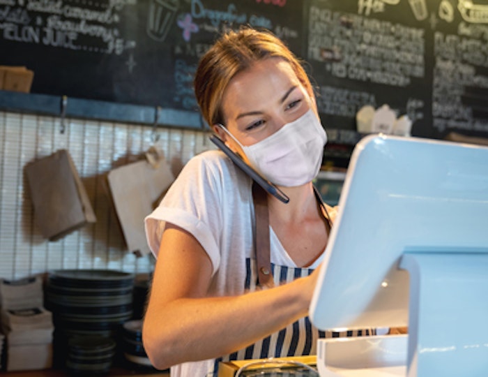 barista wearing mask