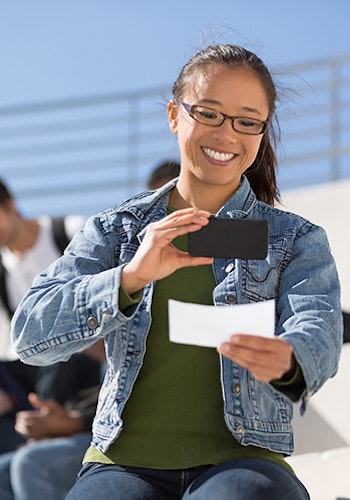 L3_checking-savings_family_banking_section3_iStock-166641035_jpg