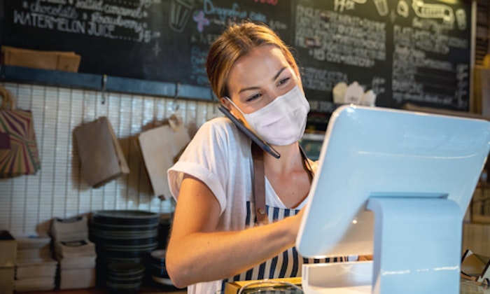 barista wearing mask